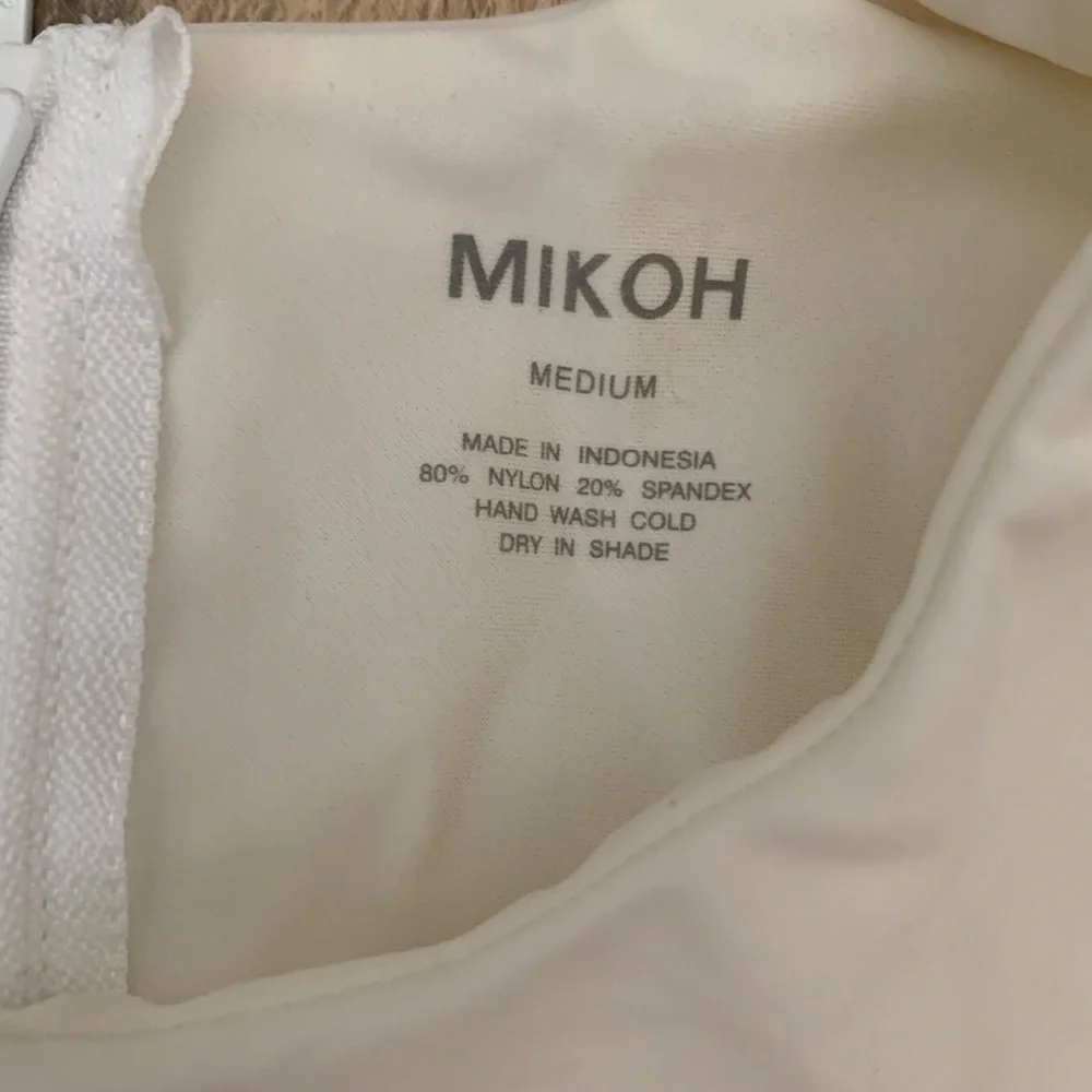 Mikoh Luna One piece - Picture 3 of 4